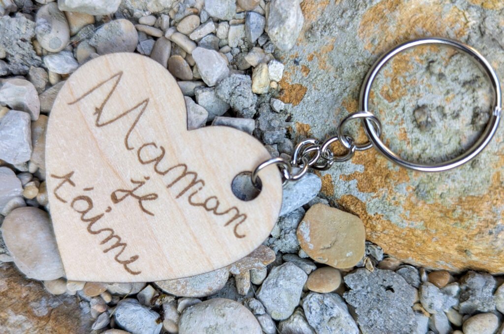 porte-cle-coeur-avec-dessin-ou-ecriture-denfant