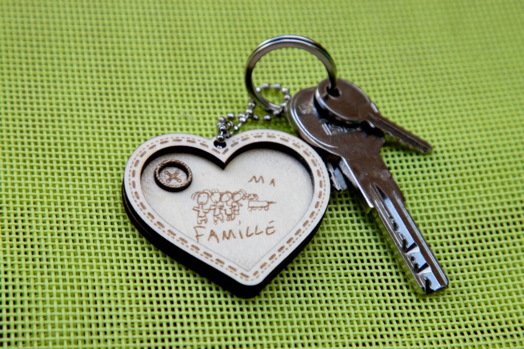 porte-cle-coeur-cousu-avec-dessin-ou-ecriture-denfant