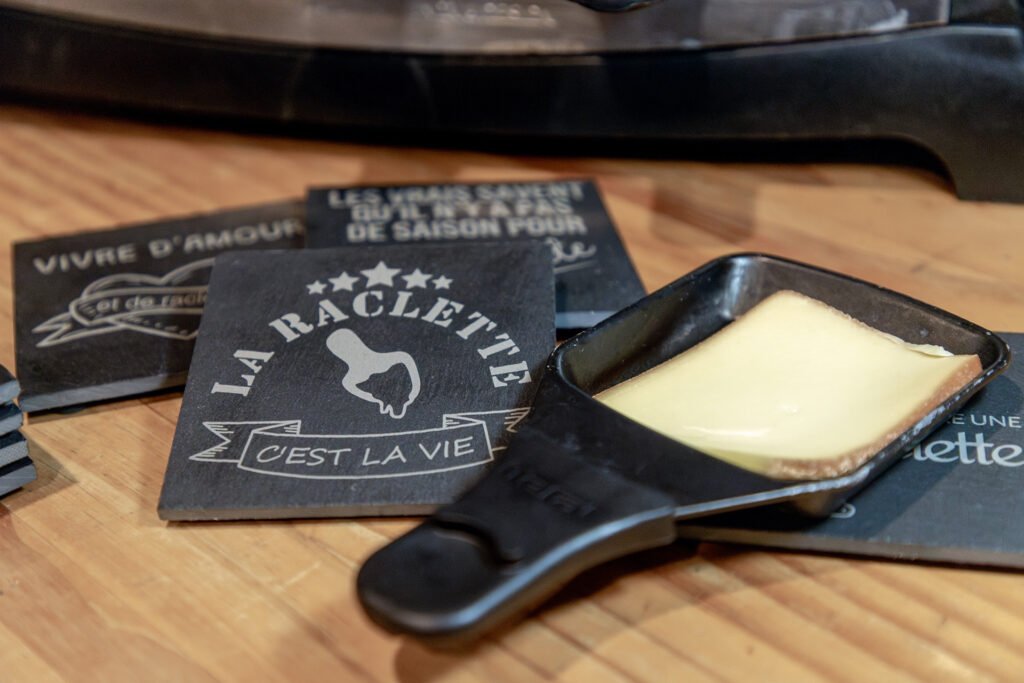 4-reposes-poelons-raclette-en-ardoise